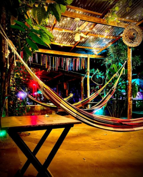 BANANAS HOSTEL